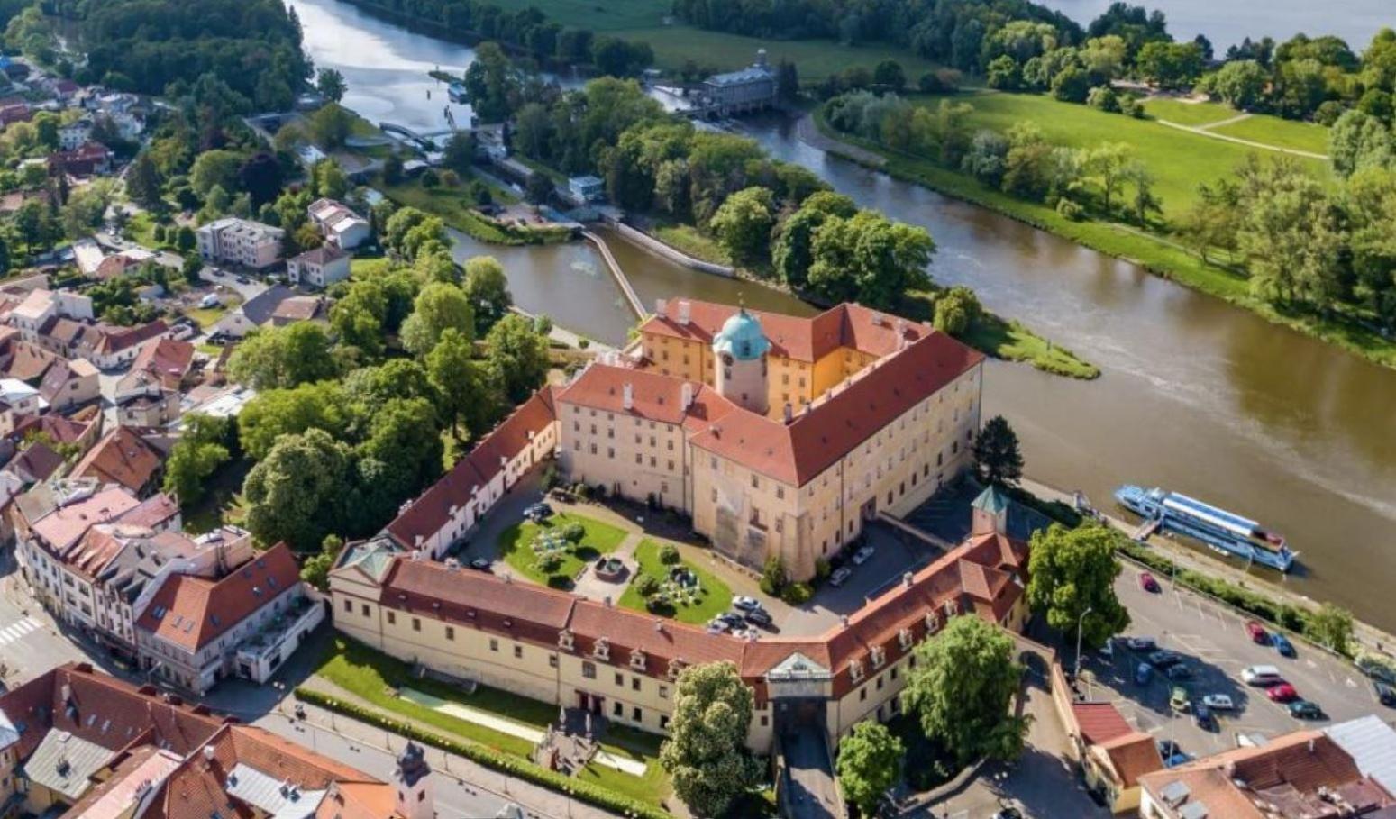 Apartment Spa And Fontain Poděbrady エクステリア 写真